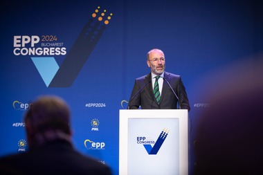 Weber: PPE susţine în totalitate extinderea spaţiului Schengen, astfel încât România şi Bulgaria ar trebuie să adere imediat. Îi rog pe socialiştii din Austria să se răzgândească