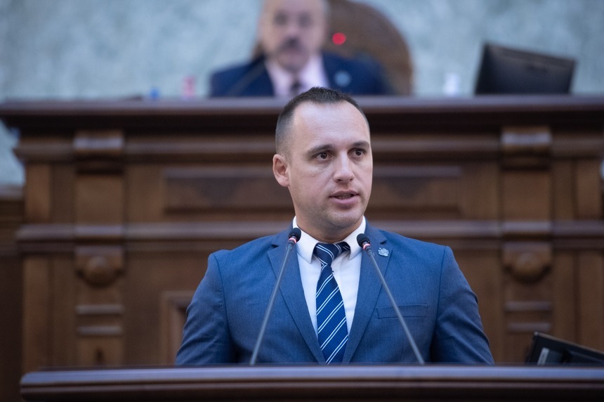 Un senator USR despre vizita lui Marcel Ciolacu la Iaşi: A semănat cu o paradă electorală. Singura clarificare este legată de candidatura sa la Cotroceni. A spus că se consultă cu el însuşi
