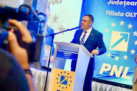 Senatorul PNL Liviu Voiculescu şi-a anunţat trecerea la  grupul parlamentar al PSD
