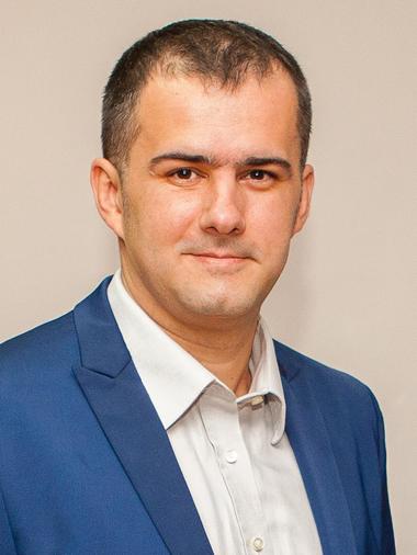 UPDATE - Primarul Bacăului Lucian Daniel Stanciu-Viziteu anunţă că este suspect într-un dosar legat de un apartament de serviciu în care a locuit o angajată a primăriei