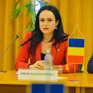 Simona Bucura Oprescu: Pe noua lege a pensiilor, un român care a muncit pe salariul minim pe economie, 35 de ani, va avea o creştere de peste 80% a pensiei, de la 1281 de lei, cât e indemnizaţia minimă socială, undeva la 1900 de lei