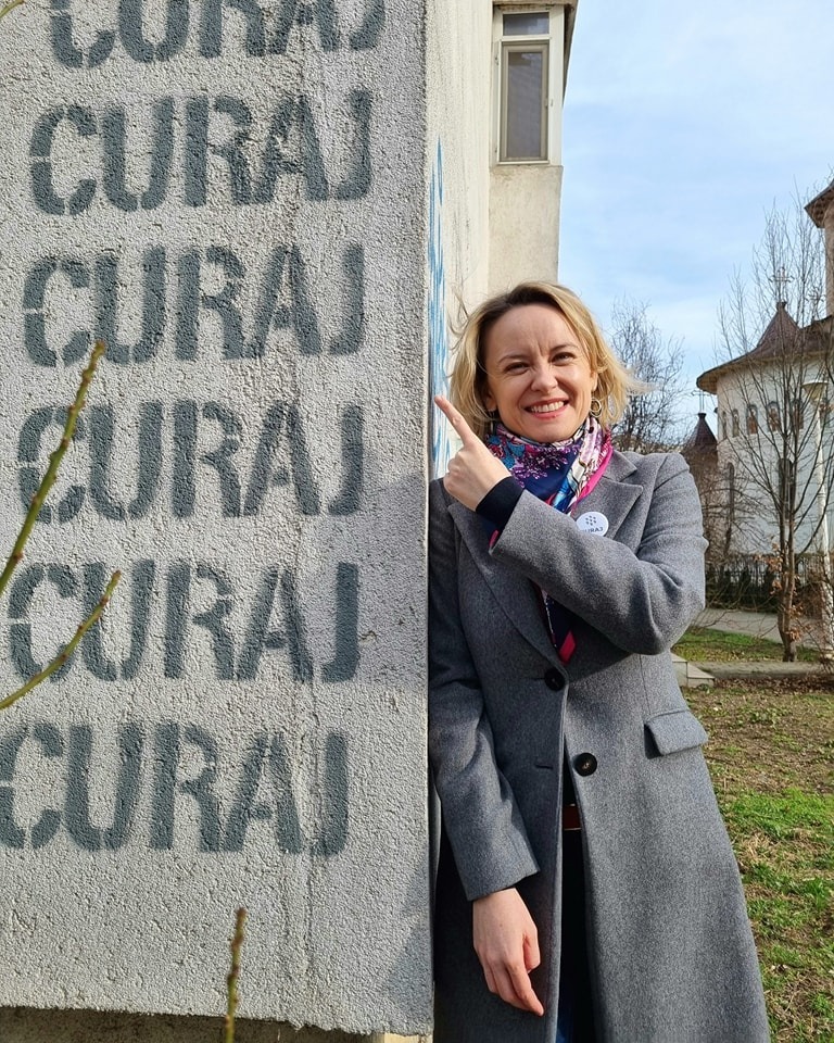 Cosette Chichirău anunţă că va candida pe listele partidului „România ECO”, după ce formaţiunea sa, „CURAJ pentru România” nu a fost încă înregistrată la tribunal