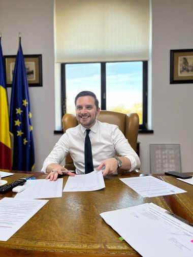 PNL Bucureşti, după ce Nicuşor Dan i-a revocat principalele atribuţii executive viceprimarului PNL Stelian Bujduveanu: A ieşit clar din postura de independent şi manager al Primăriei Capitalei şi a intrat în rolul politicianului cu interese de partid
