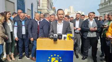 Alin Nica: Nu îmi dau demisia. Dacă colegii din PNL naţional aleg să mă excludă sau să ia vreo măsură împotriva mea, eu voi fi împăcat cu ideea că tablourile Brătienilor să nu cadă jos de ruşinea că au demis un preşedinte liberal pentru a oferi judeţul PSD