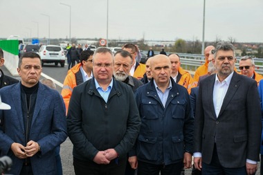 Ciucă, după vizita pe şantierul drumului expres DEx16: Dezvoltarea infrastructurii de transport rutier atrage investiţii, îmbunătăţeşte mediul de afaceri şi dezvoltă comunităţi / Este un exemplu de bună colaborare între autorităţile centrale şi locale