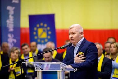 Florin Roman: Primul mesaj către liberali este că mergem peste tot separat cu excepţia Bucureştiului şi a municipiilor reşedinţă de judeţ unde sunt primari USR în funcţie. Deci ne batem cu toţi, inclusiv cu PSD! Sau mai ales cu PSD, la alegerile locale