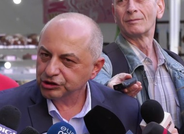 Cîrstoiu, întrebat de ce unele bunuri nu sunt trecute în declaraţia sa de avere: Sunt un om cinstit. Împreună cu soţia mea, de mai bine de 20 de ani, am muncit de ne-au sărit capacele