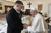 Premierul Marcel Ciolacu, mesaj către credincioşii ce serbează zilele acestea Sfintele Paşti: Sărbătoarea Învierii Domnului Cristos, Sfintele Paşti, ne deschide inimile spre iubire, credinţă şi iertare