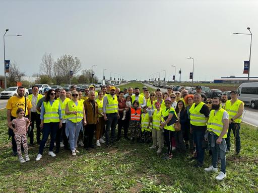 Mihai Enache, candidatul AUR la Primăria Bucureşti, şi echipa AUR Bucureşti au plantat  200 de platani, sub genericul „Când Ciucu şi Nicuşor se ceartă, Enache plantează”