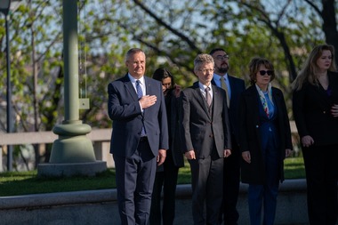 Preşedintele Senatului, Nicolae Ciucă: Am adus omagiul meu luptei pentru libertate a poporului ceh la Mormântul Ostaşului Necunoscut, din cadrul ansamblului comemorativ Vítkov din Praga