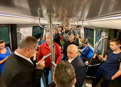 Cătălin Cîrstoiu: M-am întors tot cu metroul de la întâlnirea cu sindicatele de la Metrorex. Şi am ajuns mult mai repede. Nicuşor tot nu era…