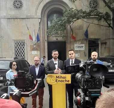 Candidatul AUR la Primăria Capitalei, Mihai Enache, a depus la Direcţia Generală Antifraudă o sesizare în cazul lui Cătălin Cîrstoiu vizând suspiciuni de incompatibilitate şi evaziune fiscală
