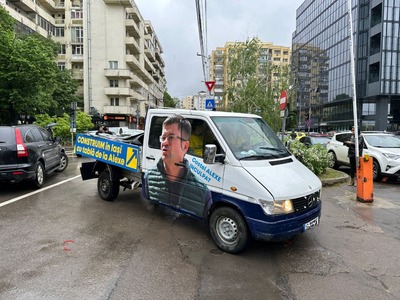 Tinerii din PSD Iaşi au organizat un protest faţă de şeful Consiliului Judeţean Iaşi, Costel Alexe. Ei au adus în faţa CJ o camionetă încărcată cu tablă, aluzie la Dosarul Tabla în care Alexe a fost trimis în judecată