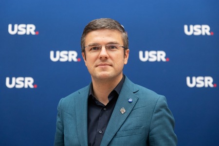 Senatorul USR Irineu Darău, denunţ penal împotriva ministrului Veştea şi primarului din Râşnov: Au încălcat legea timp de 11 ani şi au adus Râşnovului un prejudiciu de jumătate de milion