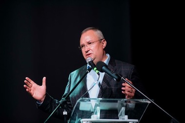 Ciucă: Am convenit să existe acţiunea de clarificare din partea domnului doctor a tuturor aspectelor care ţin de persoana domniei sale, pentru ca, în final, să putem să avem din nou o analiză şi să putem să mergem mai departe sau să vedem ce decizie se ia