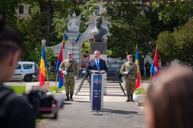 Ciucă: Cred că o armată puternică, în serviciul cetăţenilor, e garanţia păcii / Ca militar, ştiu ce înseamnă devotamentul faţă de naţiune.  Ca om politic, ştiu că trebuie să continuăm să fim în slujba oamenilor - VIDEO
