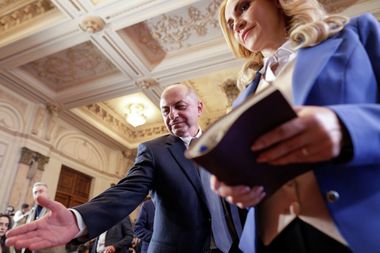 Prima reacţie a lui Cătălin Cîrstoiu după ce PSD şi PNL au renunţat la candidatura sa la PMB: Nu am luat decizia de a face un pas înapoi, pentru că un medic nu abandonează niciodată. În fond, decizia politică trebuie să revină liderilor politici