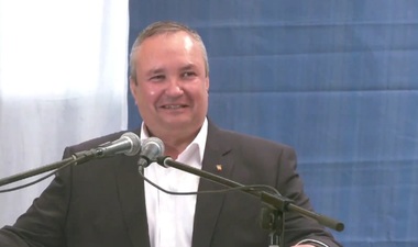 Nicolae Ciucă, glume la evenimentul de lansare a candidatului PNL pentru Primăria Calafat, în al cărui clip de prezentare e menţionat şi cimitirul printre realizările din actualul mandat: Asta e pentru memento mori, să nu uităm unde ne ducem