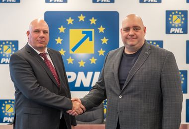 Buzău: Peste 400 de membri ai filialei AUR Nehoiu au trecut la PNL / Ce i-a nemulţumit