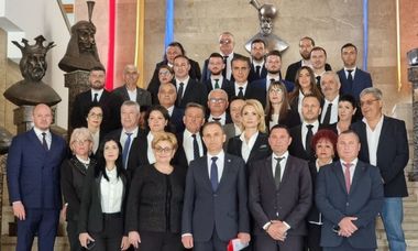 Preşedintele PSD Prahova, principalul contracandidat al lui Iulian Dumitrescu la şefia CJ, şi-a depus candidatura: Mă bazez pe sprijinul prahovenilor, care au văzut cum personaje care nu au nicio legătură cu Prahova au acaparat, la propriu, judeţul - FOTO
