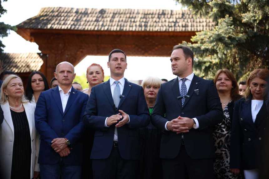 PNL a depus candidaturile pentru alegerile locale în judeţul Maramureş: Ionel Ovidiu Bogdan este candidatul pentru Primăria Baia Mare, iar Gabriel Bogdan Şteţco pentru preşedinţia Consiliului Judeţean