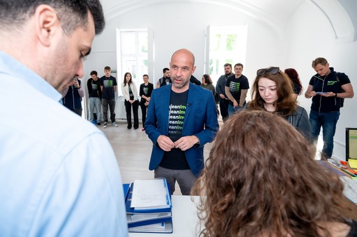 Sabin Sărmaş, despre primarul Emil Boc, pe care îl contracandidează la Primăria Cluj-Napoca: E tot mai iritat, l-aş numi sindromul dictatorului bătrân / Dacă prezenţa la Cluj este peste 50% îl bat pe Emil Boc. E un pariu!
