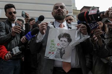 Cum explică Nicuşor Dan sprijinul masiv al alegătorilor pentru Piedone: Sunt două explicaţii mari. Una, o dezamăgire globală faţă de clasa politică şi înfloresc populiştii / A doua, campania pe reţele sociale, cu staţia, cu scuterul

