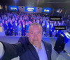 Preşedintele PNL, Nicolae Ciucă, a primit de la reprezentanţii TNL un tricou cu mesajul: ”Alegerea TNL, Nicolae Ciucă” şi şi-a făcut selfie cu tinerii