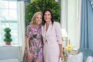 Carmen Iohannis, primită de Jill Biden: Nu voi uita niciodată cum tu şi poporul român aţi primit cu braţele deschise refugiaţii care fugeau din Ucraina. A fost - şi încă este - cu adevărat o inspiraţie - FOTO