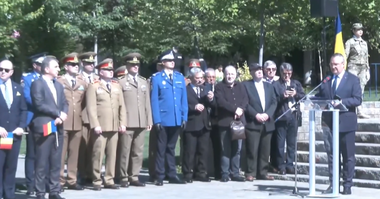Nicolae Ciucă, la Iaşi: Acesta este anul în care putem redescoperi patriotismul. Însă nu cel greşit înţeles ca naţionalism deşănţat / Patriotismul reprezintă adeziunea şi însuşirea valorilor, a ideilor şi a principiilor care ne definesc ca naţiune