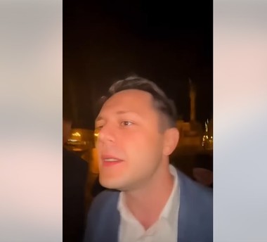 Timişoara: Început de campanie cu îmbrânceli. Scandal între reprezentanţi ai partidelor, la lipirea de afişe electorale - VIDEO
