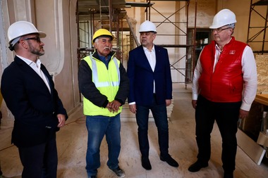 Ciolacu: Am vrut astăzi să văd stadiul lucrărilor de reabilitare a Cazinoului din Constanţa. Vă spun - Cazinoul va arăta senzaţional! - FOTO