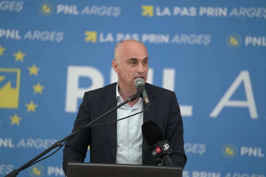 Radu Perianu, candidatul PNL la şefia CJ Argeş, acuzaţii la adresa PSD Argeş: Domnule Ion Mînzînă, cine este cel căruia urma să îi oferiţi, cu dedicaţie, contractul pentru Laboratorul de radioterapie al Spitalului Judeţean?