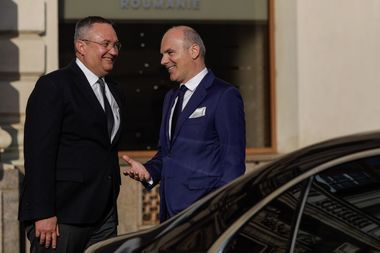 Rareş Bogdan, val de laude la adresa lui Ciucă: O persoană echilibrată, extrem de raţională, bun patriot, familist, un creştin şi cunoscător al relaţiilor internaţionale şi al strategiilor geopolitice militare. E cel mai potrivit pentru prezidenţiale 
