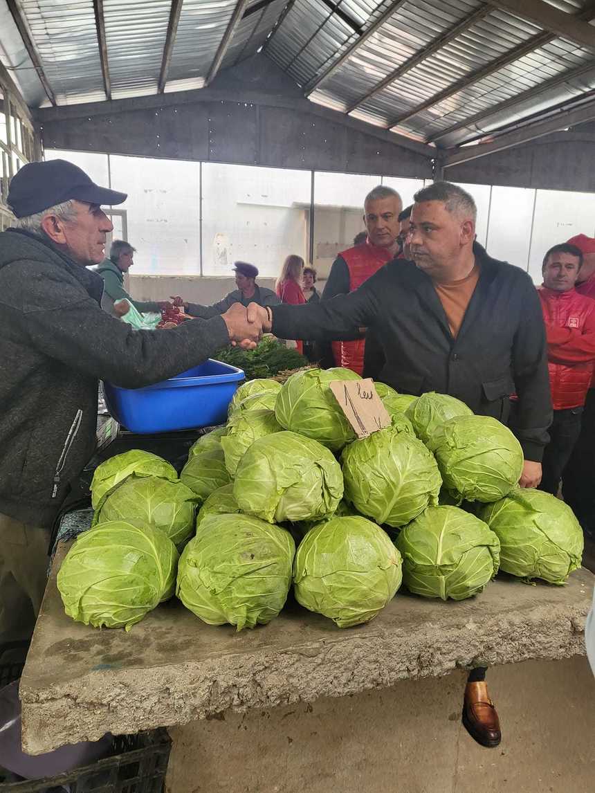 Barbu: Imaginea Drăgăneşti-Olt  se vede din piaţă, un loc unde vin micii producători, vin cetăţenii, dar autorităţile locale au uitat să o modernizeze. Oraşul are nevoie de o schimbare şi această schimbare este Viorel Nădescu