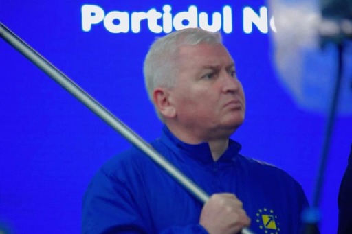 UPDATE - Florin Roman spune că Dan Vîlceanu l-a agresat golănesc, cu o lovitură cu genunchiul în zona nasului: M-a prins de gât şi a încercat să mă muşte. Voi depune plângere penală! /Reacţia lui Ciucă/ Ce spune Vîlceanu /Vîlceanu, sancţiune maximă-VIDEO