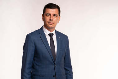 Deputatul PNL Florian Emil Dumitru: Vîlceanu practic l-a luat pe sus pe Florin Roman. L-am găsit pe colegul meu plin de sânge în dreptul nasului şi pe domnul Vîlceanu destul de agitat / I-am spus textual dacă e zdravăn la cap