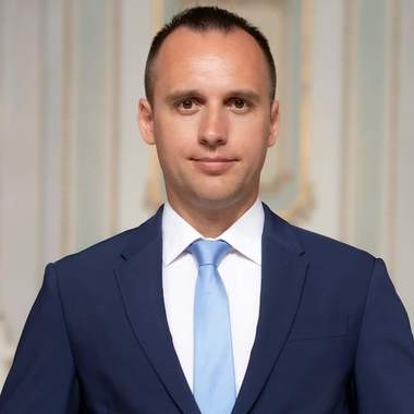 Un senator USR susţine că a venit timpul ca România să vorbească deschis despre securitatea naţională şi înzestrarea Armatei, aşa cum o fac Polonia sau ţările baltice
