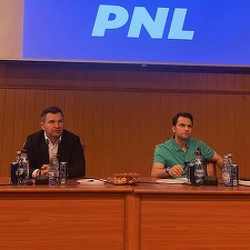 Ionuţ Stroe, discuţie cu preşedinţii asociaţiilor de locatari din Sectorul 4: Aceştia le-au explicat viitorului primar general, Sebastian Burduja, şi candidaţilor PNL la Consiliul Local şi CGMB problemele cu care se confruntă