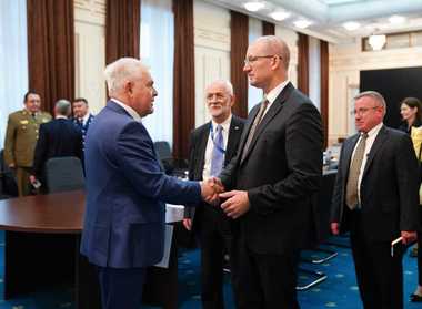 Angel Tîlvăr, discuţii cu vicepreşedintele Lockheed Martin: Prin transferurile de tehnologie şi know-how aferente programelor de înzestrare, urmărim ca industria naţională de apărare să se modernizeze în acelaşi timp cu Armata României