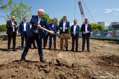 Emil Boc anunţă că au început lucrările la Centura metropolitană a Clujului, tronsonul 1, Cluj-Floreşti - FOTO