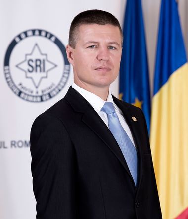 Klaus Iohannis l-a eliberat din funcţia de adjunct al directorului SRI şi l-a trecut în rezervă pe general-locotenentul cu trei stele, Romeo-Cristian Bizadea