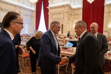 Preşedintele Senatului, la întâlnirea cu delegaţia CDU/CSU: Industria naţională de apărare se poate revitaliza prin întărirea colaborării tehnice cu firmele mai experimentate din Germania