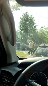 Incident în localitatea ieşeană Ciorteşti: Candidatul PSD la Primărie a fost lovit cu pumnul de către consilierul edilului PNL / Reacţia primarului - VIDEO
