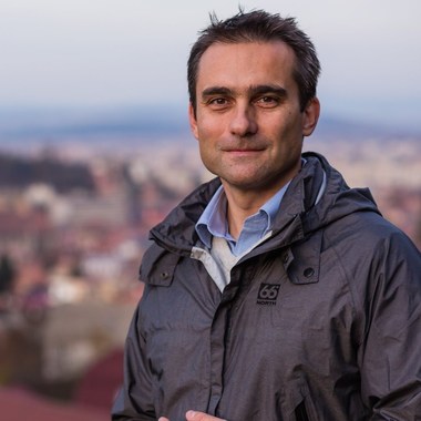 Primarul Allen Coliban elimină panourile publicitare amplasate ilegal în Braşov
