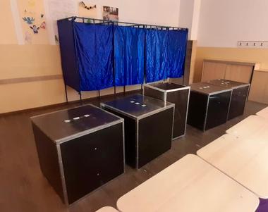 Vergil Chiţac, după acuzaţii potrivit cărora la Constanţa sunt doar câte trei urne de vot în secţiile de votare: În fiecare dintre cele 211 secţii din municipiu sunt amplasate câte cinci urne de vot / Consider total iresponsabilă lansarea unei teme false