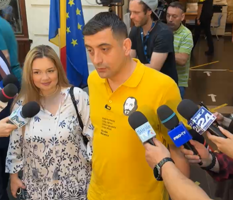 ALEGERI 2024 - George Simion, cu tricou în culoarea partidului, la secţia de votare: Tot ce ne dorim este un vot corect, un proces electoral democratic. Am votat pentru viitor, am votat schimbarea
