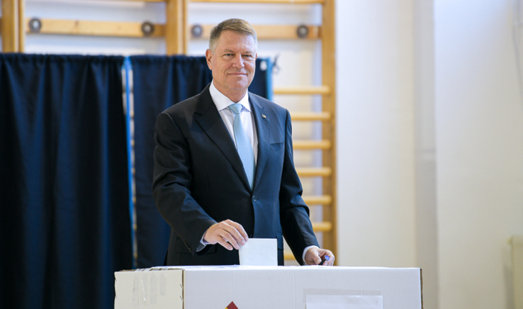 ALEGERI 2024- Klaus Iohannis: Este o zi importantă astăzi, o zi în care alegem pe cei care conduc comunităţile în care trăim şi pe cei care ne reprezintă în Parlamentul European. Eu am votat şi vă invit pe toţi să poftiţi la vot