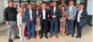 ALEGERI 2024 - Alin Nica în faţa secţiei de votare: Vom da un semnal puternic de schimbare - FOTO
