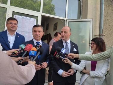 ALEGERI 2024 – Mihai Chirica: Firesc să am emoţii, suntem într-un concurs /  Costel Alexe: Am votat să creştem rolul Iaşiului la nivel naţional / Alexandru Muraru: Am votat pentru ca Iaşul şi Moldova să aibă o voce puternică la Bruxelles - FOTO
